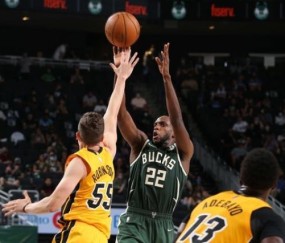 乐鱼-禁区外尴尬14中0？短板难除字母哥用防守决定比赛