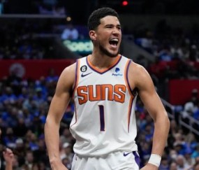 乐鱼体育官方入口-得分榜前20有7人无缘全明星 布克：支持全明星扩军