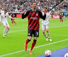 记者：埃基蒂克仍想要离队，法兰克福坚持1亿欧标价