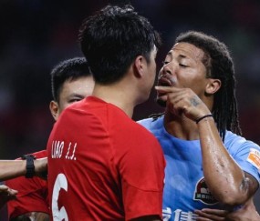 乐鱼体育入口-【中超】贝尔托伤退柯钊替补席染红 梅州0比0河南