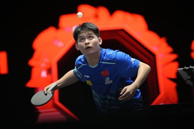 （体育）（5）乒乓球——WTT新加坡大满贯：林诗栋胜黄镇廷XxjpseC007240_20250203_PEPFN0A001.jpg